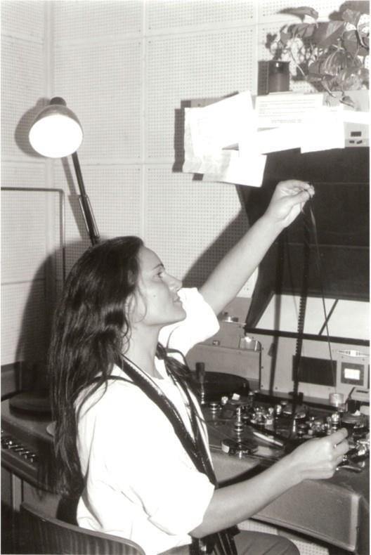 Donatella Baglivo al lavoro alla moviola